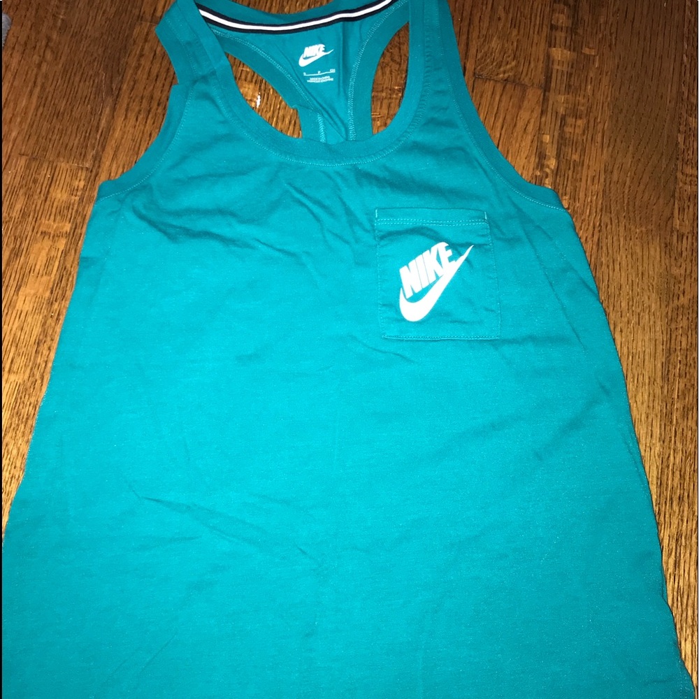 NIKE women’s athletic tank